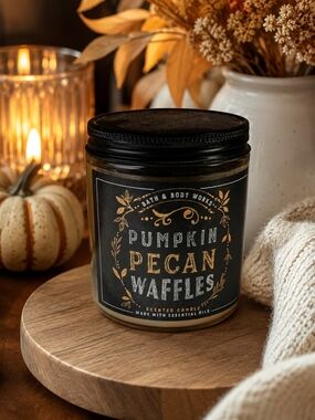 Bath & Body Works Pumpkin Pecan Waffles Candle - Black & Gold Label
